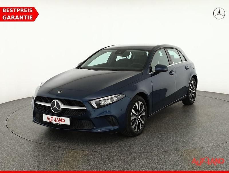 Blau Gebraucht 2021 Mercedes A250 Progressive Limousine | 22.890 € (Fairer Preis) - Bild 1/4