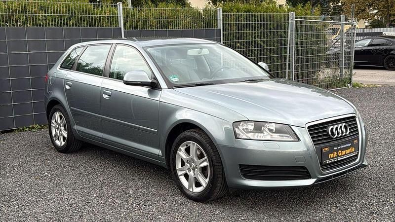Grau Gebraucht 2009 Audi A3 Attraction Limousine | 11.200 € - Bild 1/4