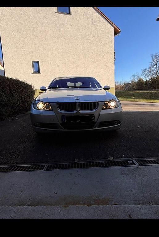 Silber Gebraucht 2005 BMW 330 Sport Line Limousine | 6.000 € (Superpreis) - Bild 1/4