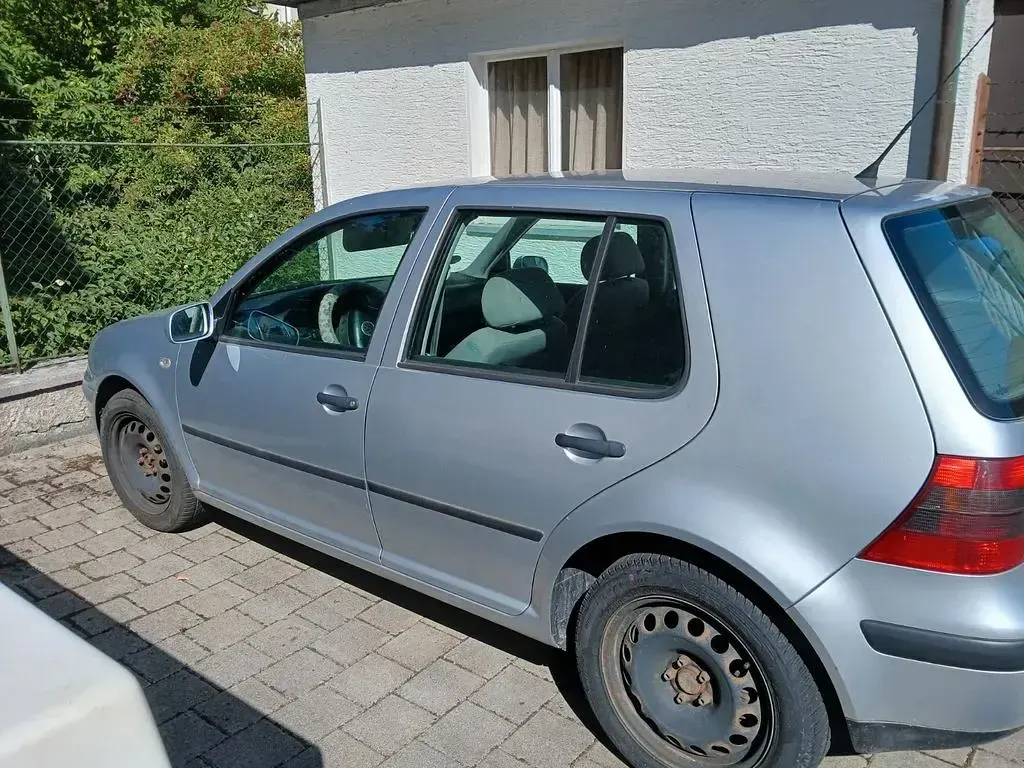 Gebraucht VW Golf IV Basis 101 PS (74 kW) 2001 Silber Limousine