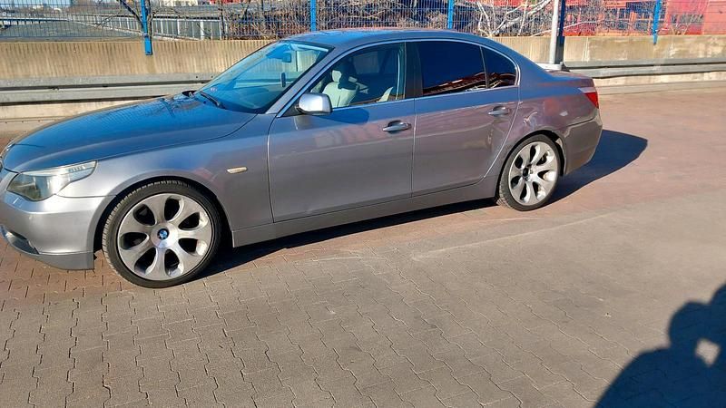 Silber Gebraucht 2003 BMW 520 Limousine | 2.350 € (Superpreis) - Bild 1/4