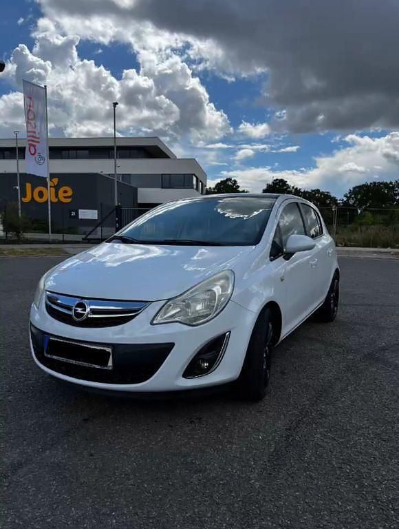 Weiß Gebraucht 2011 Opel Corsa Color Edition Limousine | 2.550 € (Superpreis) - Bild 1/4