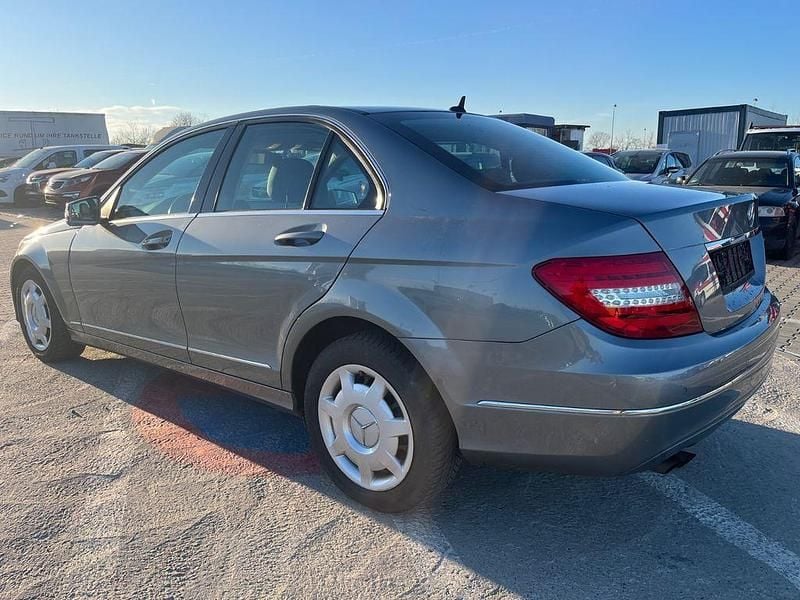 Gebraucht Mercedes C180 156 PS (114 kW) 2011 Silber Limousine