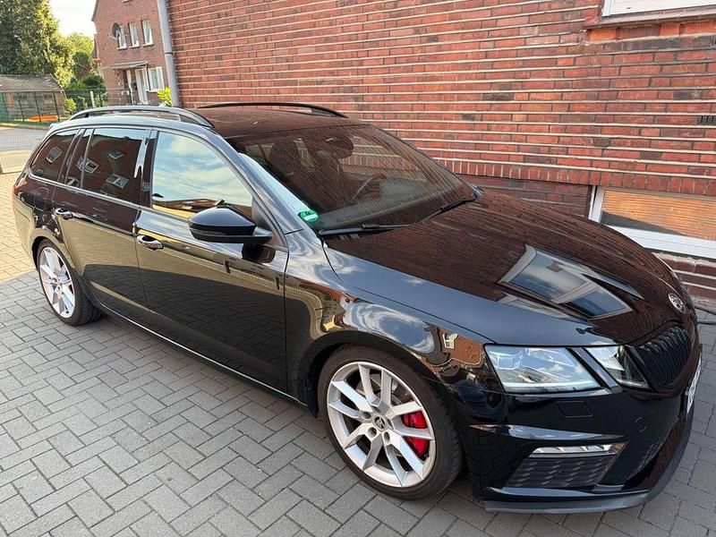 Schwarz Gebraucht 2018 Skoda Octavia RS Kombi | 14.750 € (Guter Preis) - Bild 1/4