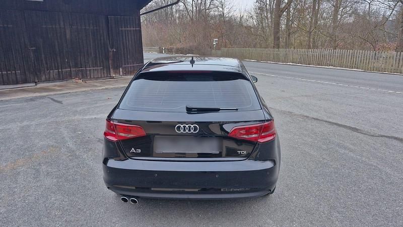 Gebraucht Audi A3 140 PS (102 kW) 2015 Schwarz Limousine