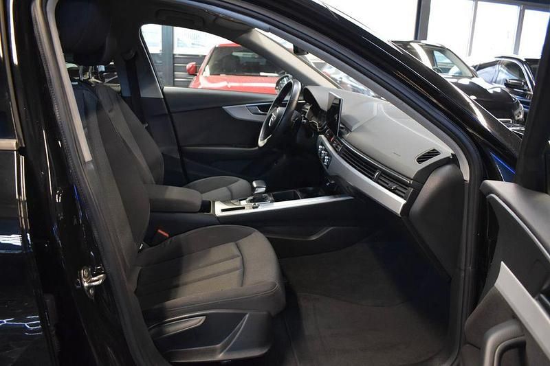 Gebraucht Audi A4 Sport 150 PS (110 kW) 2022 Schwarz Kombi