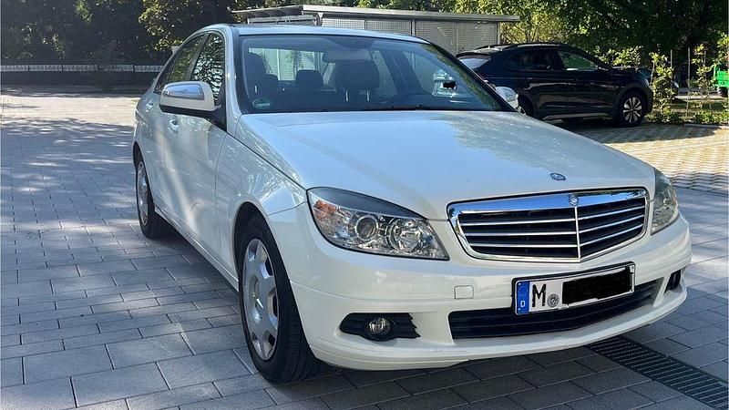 Weiß Gebraucht 2007 Mercedes C180 Classic Limousine | 7.190 € (Fairer Preis) - Bild 1/4