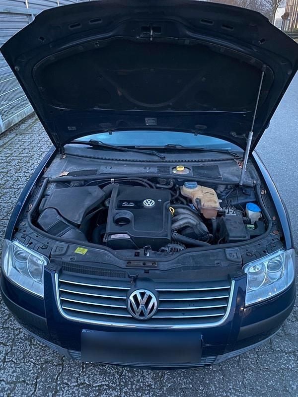Gebraucht VW Passat 115 PS (84 kW) 2001 Blau Kombi