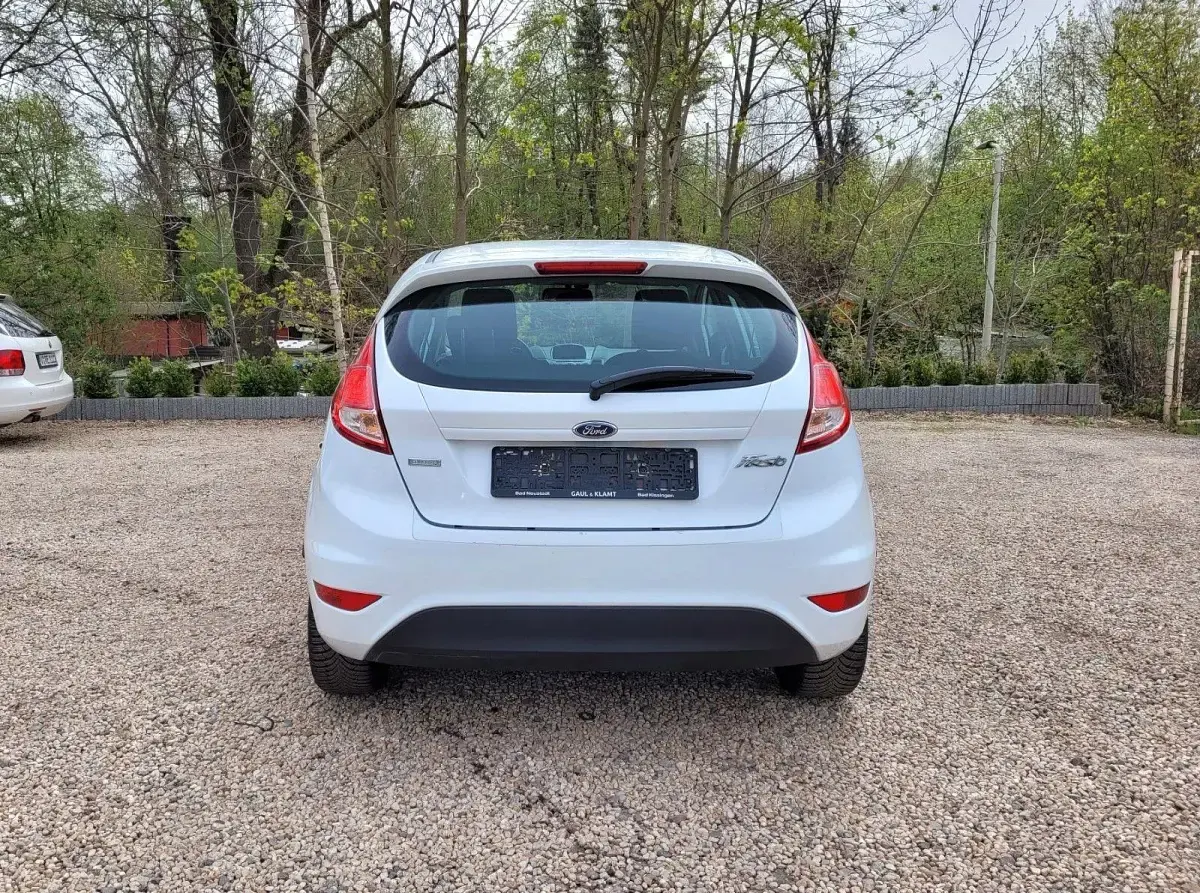Second-hand Ford Fiesta 101 CP (74 kW) 2017 Alb Hatchback