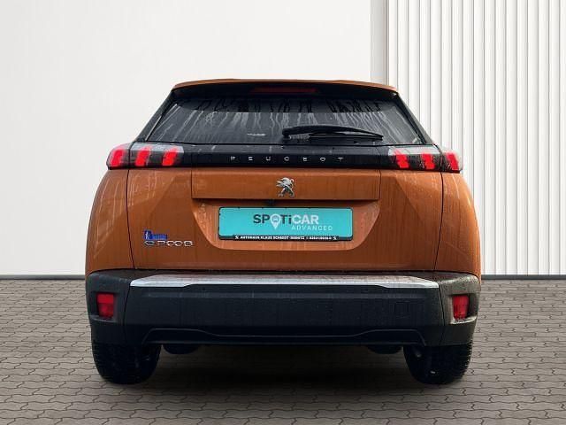Gebraucht Peugeot e-2008 Allure 100 kW (136 PS) 2022 Orange fusion metallic SUV
