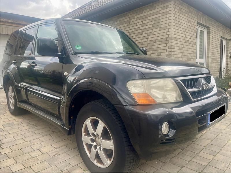 Schwarz Gebraucht 2005 Mitsubishi Pajero SUV | 4.950 € (Superpreis) - Bild 1/4