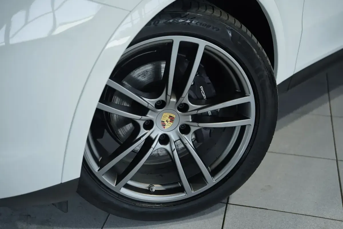 Second-hand Porsche Cayenne Chrono 340 CP (250 kW) 2018 Alb SUV