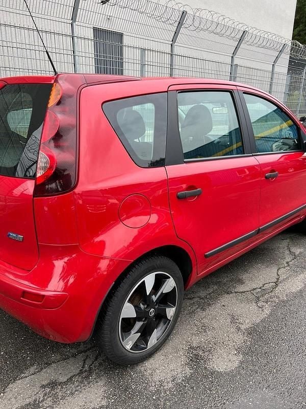 Rot Gebraucht 2010 Nissan Note Van / Kleinbus | 1.600 € (Etwas zu teuer) - Bild 1/4