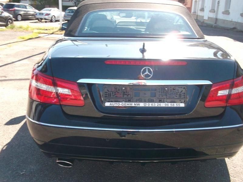 Gebraucht Mercedes E200 184 PS (135 kW) 2011 Schwarz Cabrio