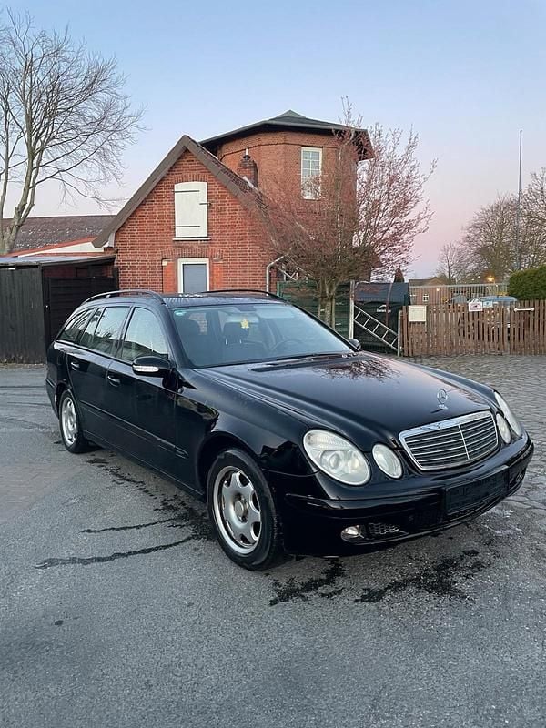 Gebraucht Mercedes E220 150 PS (110 kW) 2004 Schwarz Kombi
