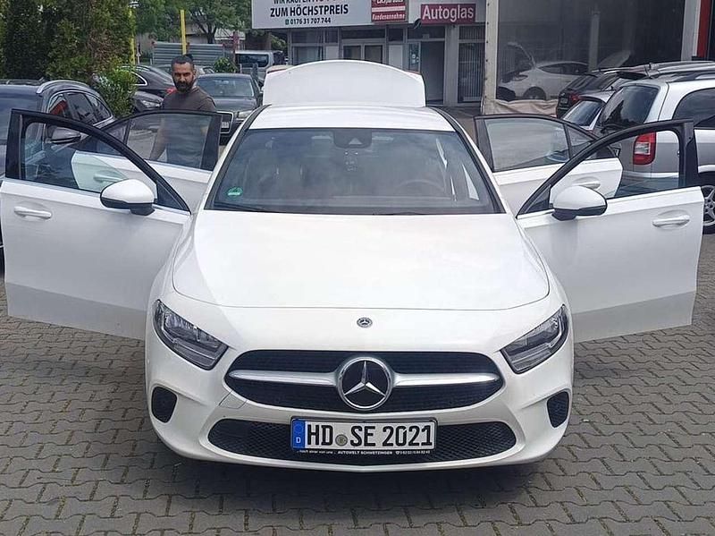 Weiß Gebraucht 2020 Mercedes A180 Progressive Limousine | 25.000 € (Fairer Preis) - Bild 1/4