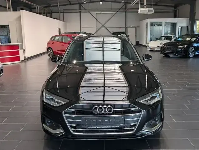 Gebraucht Audi A4 Advanced 204 PS (150 kW) 2022 Schwarz Kombi