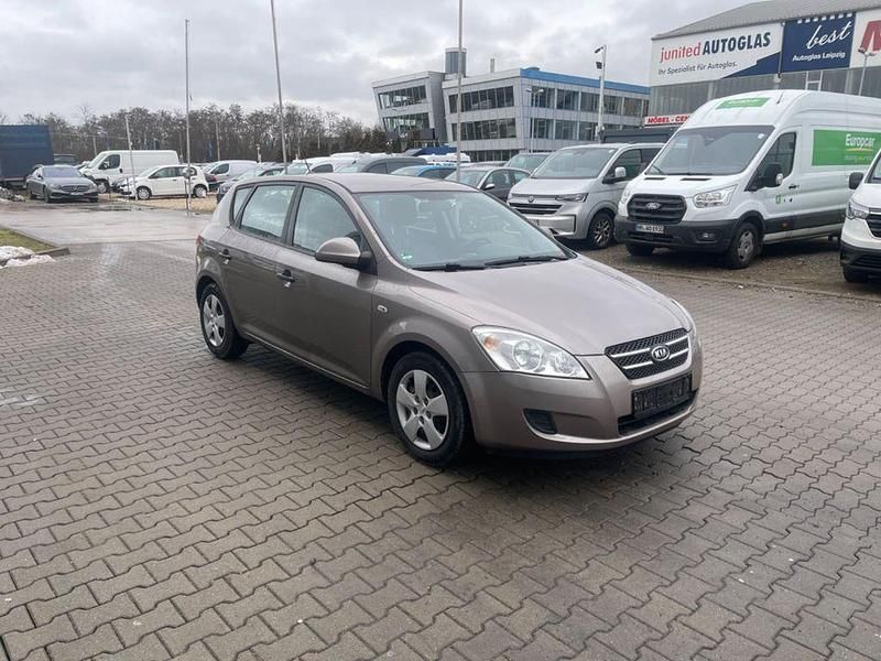 Gebraucht Kia Ceed 109 PS (80 kW) 2009 Braun Kleinwagen