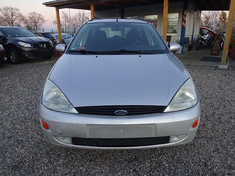 Gebraucht Ford Focus Ghia 116 PS (85 kW) 2000 Silber Kombi