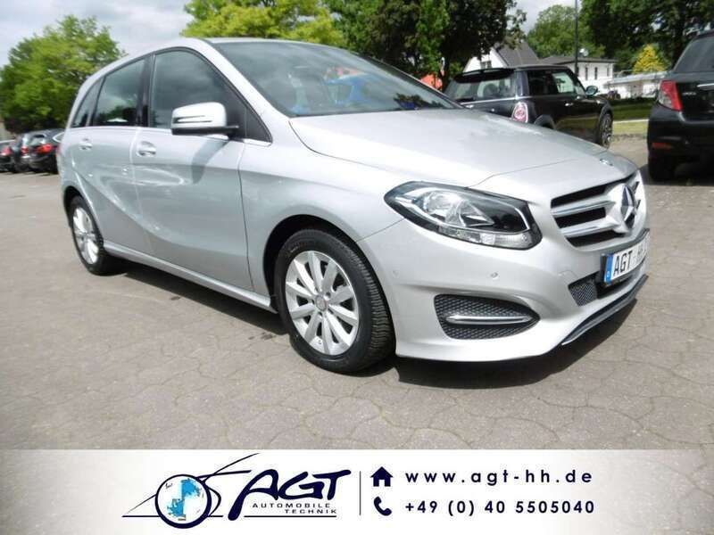 Silber Gebraucht 2016 Mercedes 180 Style Limousine | 15.950 € (Guter Preis) - Bild 1/4