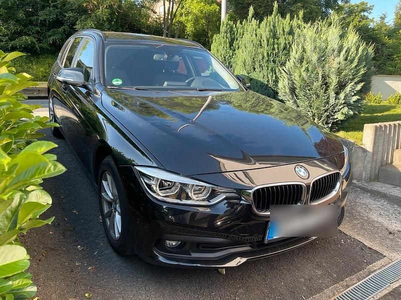 Schwarz Gebraucht 2019 BMW 318 Kombi | 18.500 € (Superpreis) - Bild 1/4