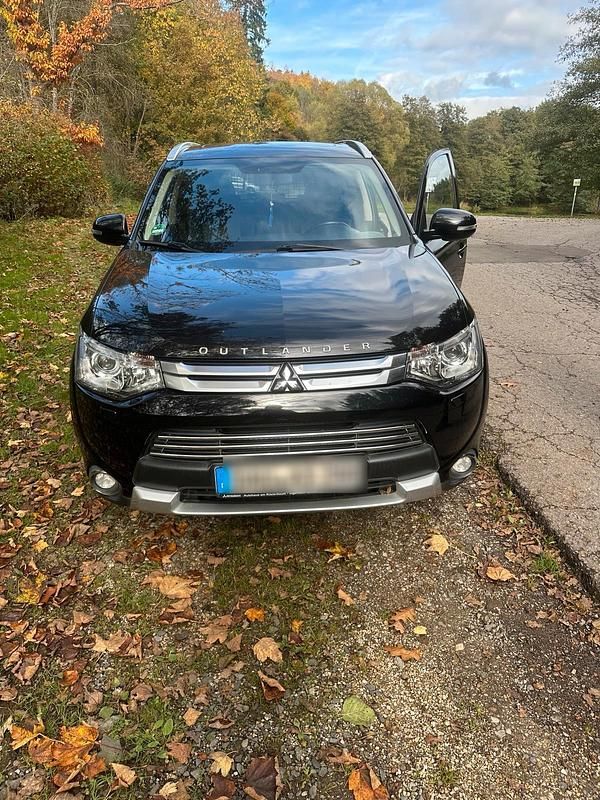 Schwarz Gebraucht 2015 Mitsubishi Outlander SUV | 9.800 € - Bild 1/4