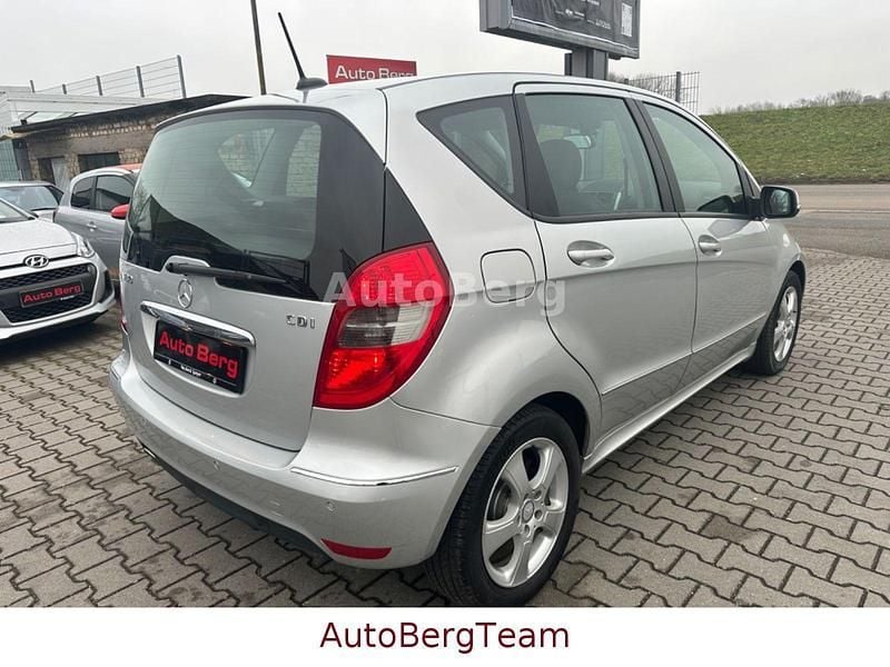 Gebraucht Mercedes A180 109 PS (80 kW) 2012 Silber Kleinwagen