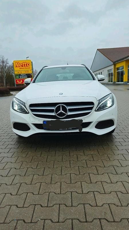 Gebraucht Mercedes C200 184 PS (135 kW) 2015 Weiß Kombi