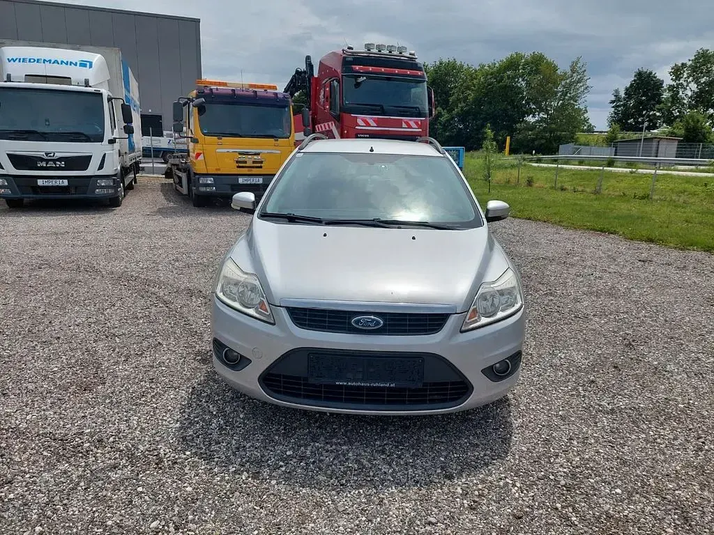 Gebraucht Ford Focus 109 PS (80 kW) 2009 Silber Limousine