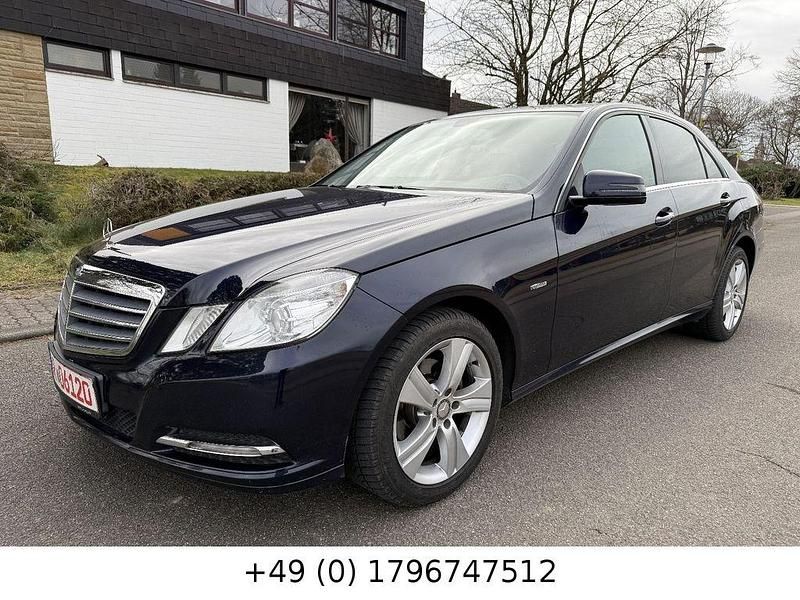 Blau Gebraucht 2012 Mercedes E220 Limousine | 6.600 € (Guter Preis) - Bild 1/4