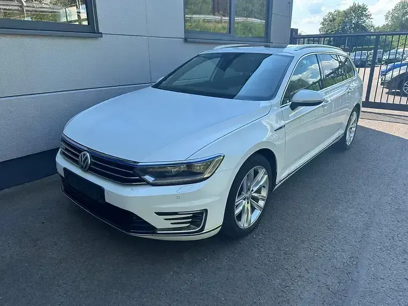 Gebraucht VW Passat GTE 218 PS (160 kW) 2016 Pure white Kombi