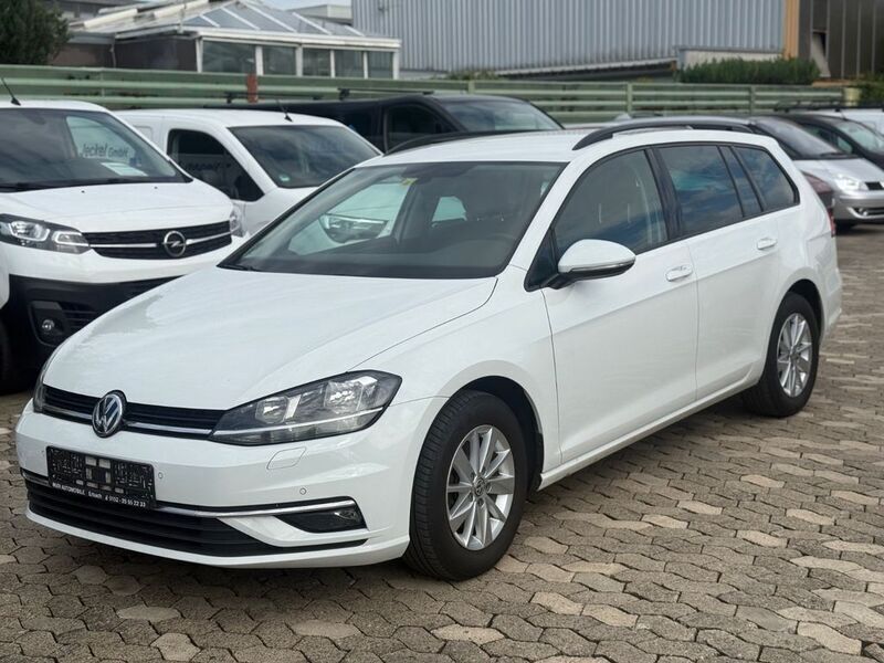 Weiß Gebraucht 2017 VW Golf VII Comfortline Kombi | 5.950 € (Guter Preis) - Bild 1/4