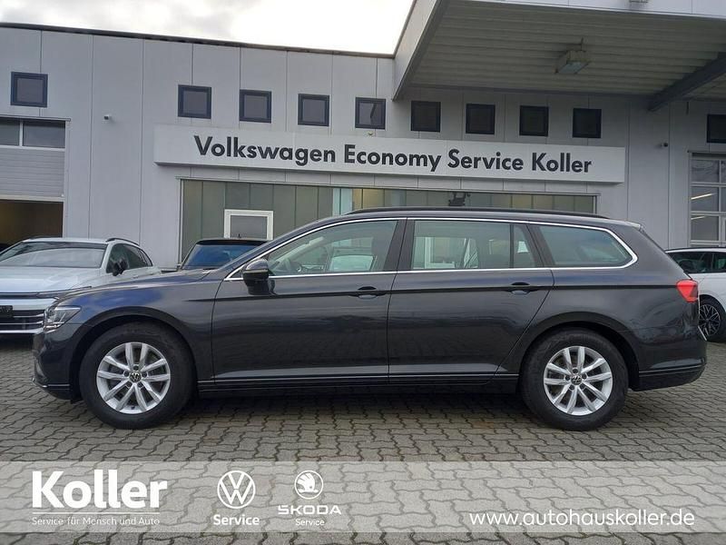 Gebraucht VW Passat Business 150 PS (110 kW) 2023 Grau Kombi