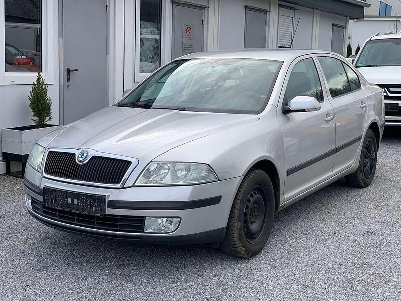 Silber Gebraucht 2004 Skoda Octavia Ambiente Limousine | 1.890 € (Fairer Preis) - Bild 1/4