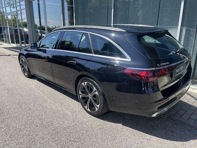 Gebraucht Mercedes E300 313 PS (230 kW) 2024 Lack obsidianschwarz Kombi