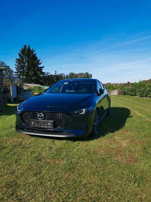 Blau Gebraucht 2019 Mazda 3 Limousine | 17.750 € (Guter Preis) - Bild 1/4