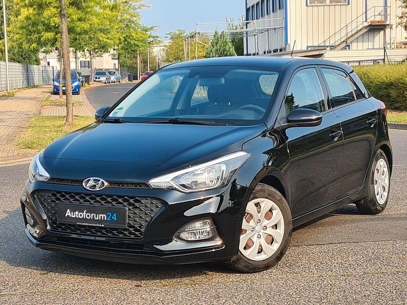 Schwarz Gebraucht 2020 Hyundai i20 Trend Limousine | 13.899 € (Guter Preis) - Bild 1/4
