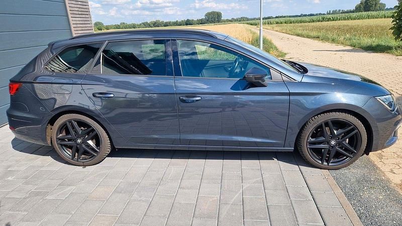 Grau Gebraucht 2020 Seat Leon FR Kombi | 18.999 € (Fairer Preis) - Bild 1/4