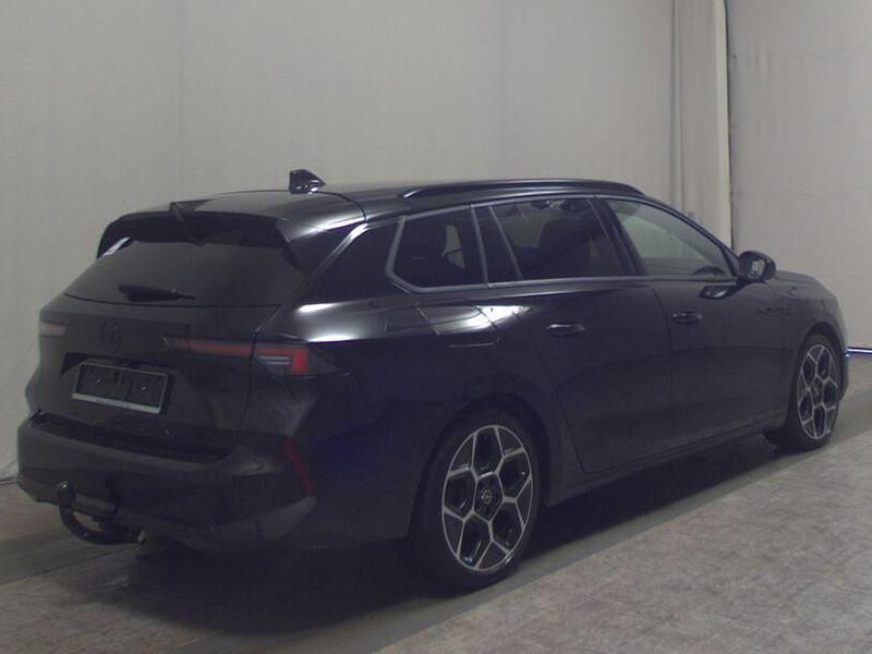 Gebraucht Opel Astra Ultimate 131 PS (96 kW) 2024 Lackierung schwarz perla nera/ Kombi