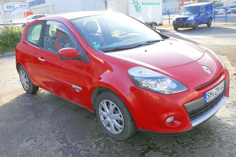 Gebraucht Renault Clio II Dynamique 101 PS (74 kW) 2009 Rot Limousine