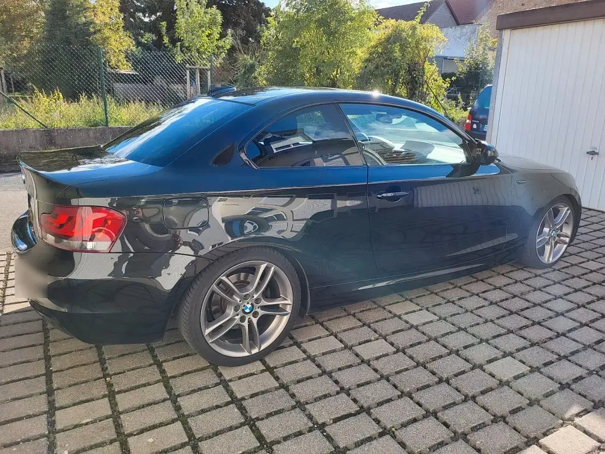 Gebraucht BMW 120 Coupé Sport Line 177 PS (130 kW) 2012 Schwarz Coupé