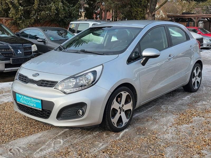 Gebraucht Kia Rio 109 PS (80 kW) 2012 Silber Limousine