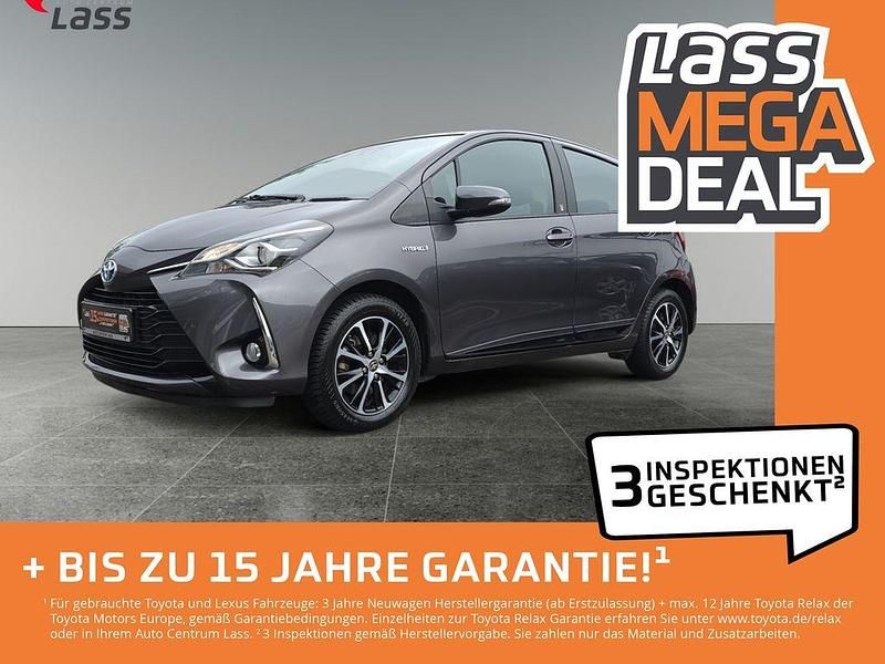Grau Gebraucht 2018 Toyota Yaris Hybrid Team Kleinwagen | 14.980 € (Fairer Preis) - Bild 1/4