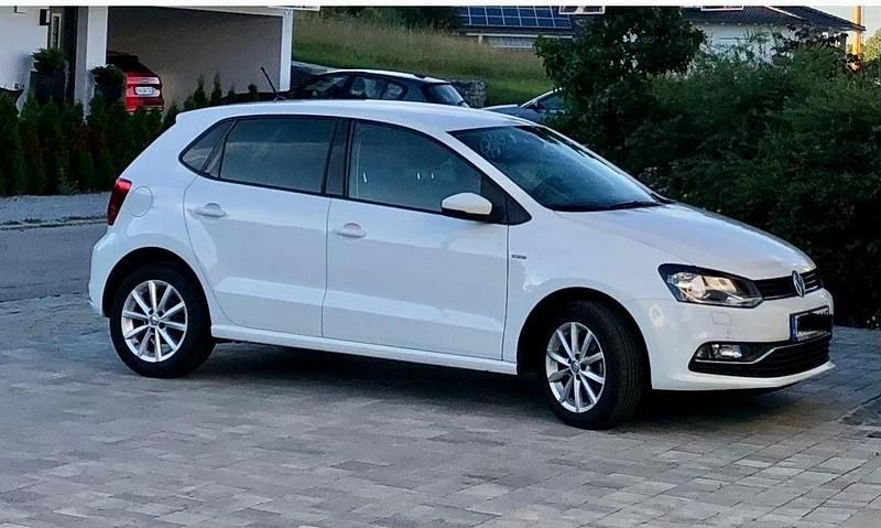 Weiß Gebraucht 2015 VW Polo LOUNGE Kleinwagen | 8.900 € (Fairer Preis) - Bild 1/4