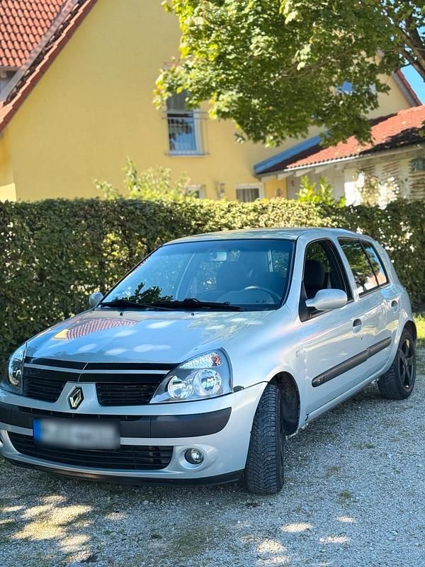 Silber Gebraucht 2007 Renault Clio II Limousine | 2.100 € - Bild 1/4