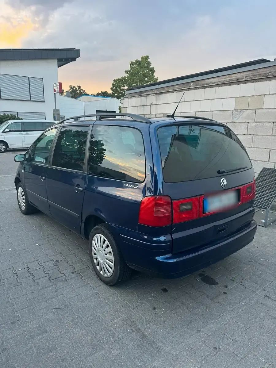 Gebraucht VW Sharan 131 PS (96 kW) 2003 Blau Van / Kleinbus