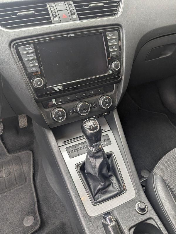 Gebraucht Skoda Octavia 140 PS (102 kW) 2013 Silber Limousine