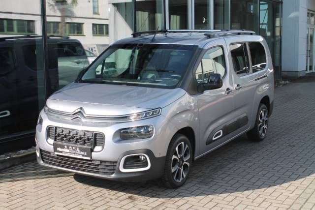 Grau Gebraucht 2021 Citroën Berlingo Shine Van / Kleinbus | 26.990 € (Teuer) - Bild 1/4