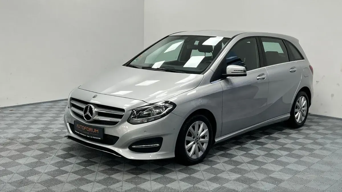 Gebraucht Mercedes B180 122 PS (89 kW) 2017 Silber Kleinwagen