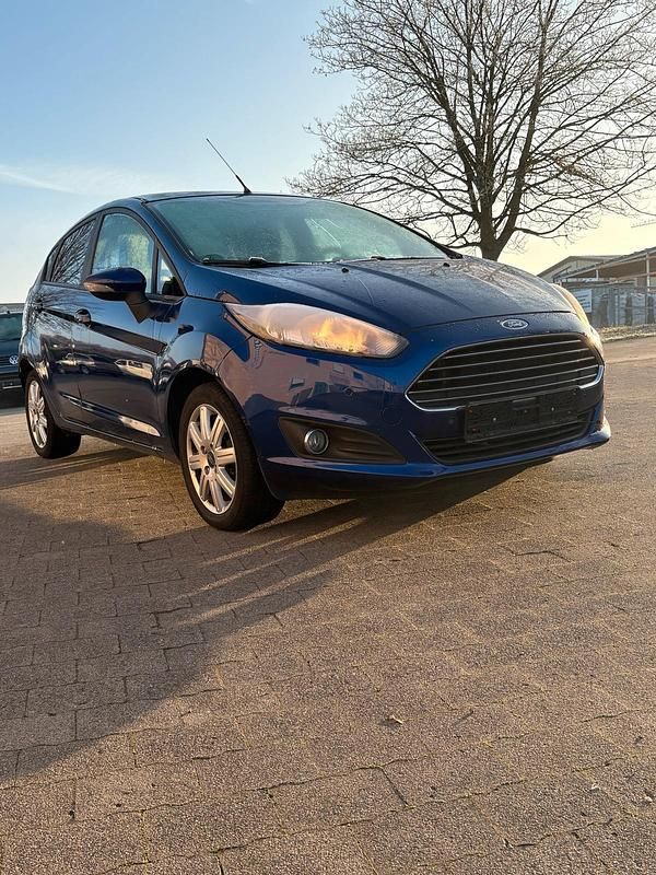 Gebraucht Ford Fiesta 101 PS (74 kW) 2014 Blau Kleinwagen